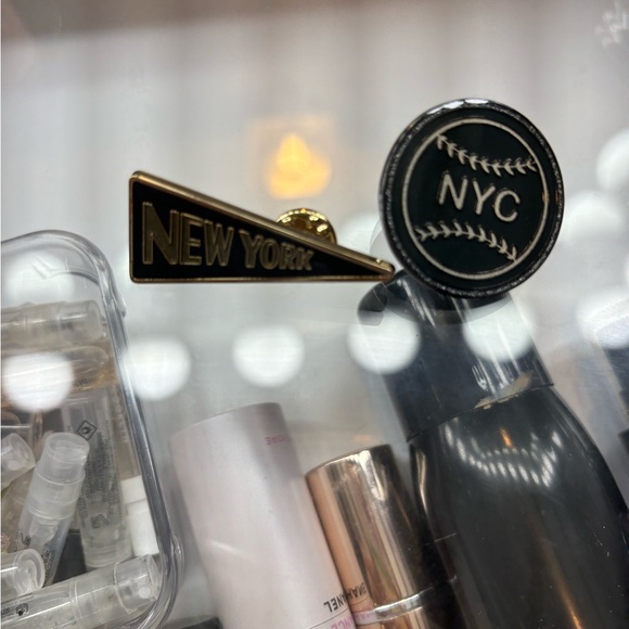 Coach pins - Picture 1 of 3